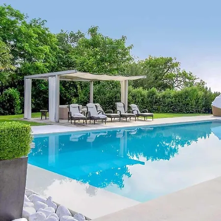 Sleeps 8 Pool Air Con Wifi * 奇维塔诺瓦阿尔塔