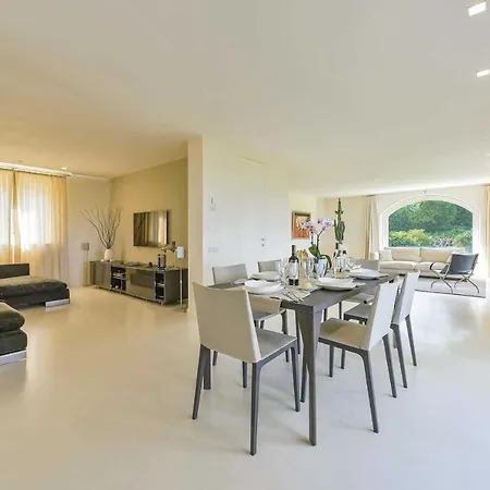 别墅 Sleeps 8 Pool Air Con Wifi 奇维塔诺瓦阿尔塔