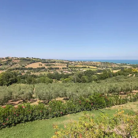Sleeps 8 Pool Air Con Wifi