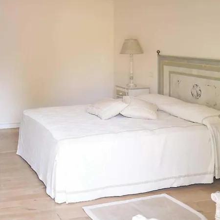 Sleeps 8 Pool Air Con Wifi
