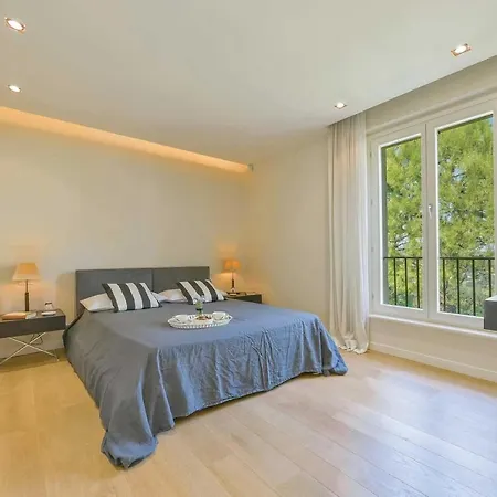 Villa Sleeps 8 Pool Air Con Wifi