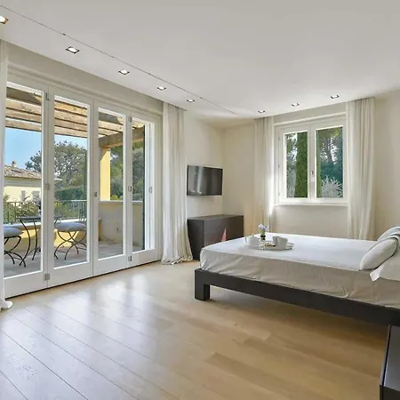Sleeps 8 Pool Air Con Wifi Villa